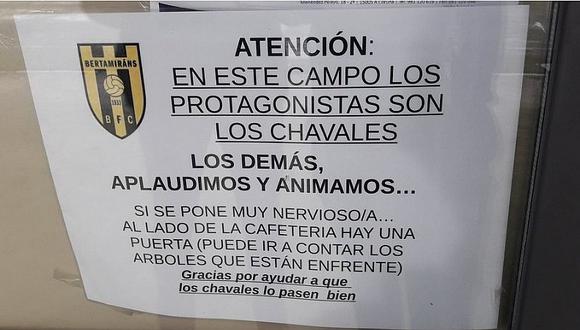 Equipo de menores y su contundente cartel contra la violencia en el fútbol