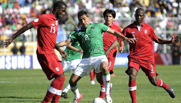 Ramos, Cueva y Carvallo estuvieron en el empate 1-1 ante Bolivia el 2021. (AFP)