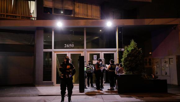 La Policía halló el cuerpo sin vida de un hombre dentro de su departamento en Lince. Fotos: Joel Alonzo/GEC