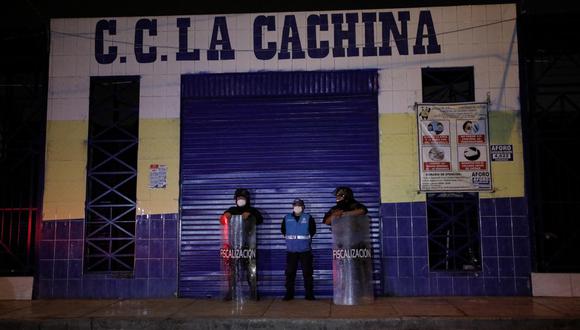 Durante la madrugada la Municipalidad de Lima, clausuró la galería La Cachina Fashion. Foto: Joel Alonzo/GEC