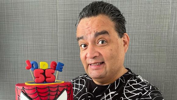 El actor cómico Jorge Benavides fue agasajado con una reunión sorpresa por su cumpleaños. (Foto: @jbjorgebenvides)