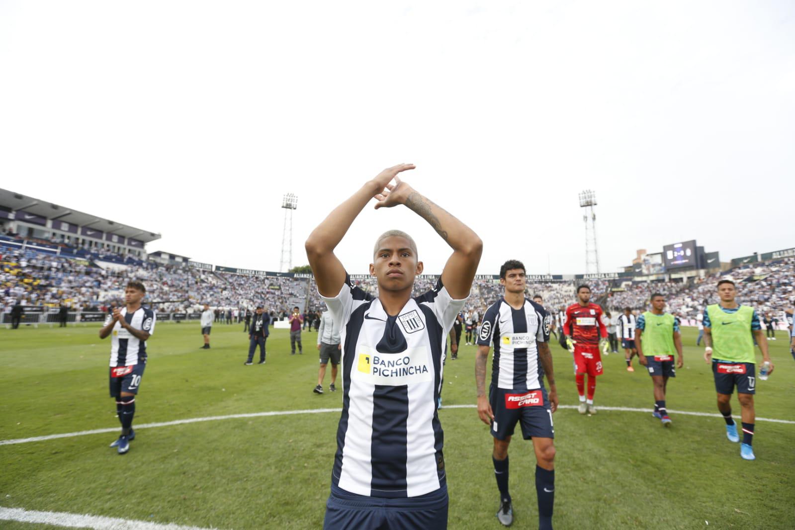 Los jugadores de Alianza Lima abandonaron cabizbajos el campo de Matute tras perder la final | Foto: GEC