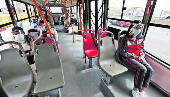 Minsa plantea reducir hasta el 40% el aforo de los buses de transporte público. (GEC)