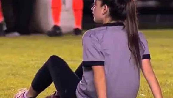Lionel Messi debería verla: Esta chica calentó un aburridísimo partido [VIDEO]