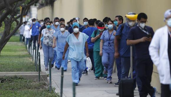 Médicos fueron vacunados desde febrero pasado, ya que se encuentran en la primera línea de lucha contra la pandemia. (Fotos: HUGO PEREZ / @Photo.gec)