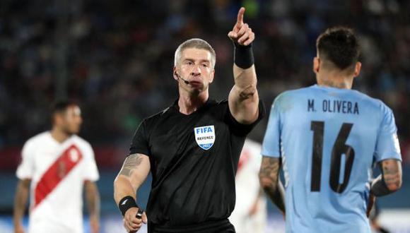 Anderson Daronco, árbitro del Perú vs. Uruguay, fue denunciado ante FIFA por la FPF. (Foto: AFP)