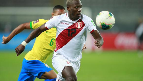 Advíncula ha jugado los seis partidos de Perú en lo que va de las Eliminatorias Qatar 2022. (Foto: EFE)