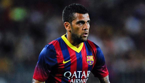 Directivo de Barcelona afirma que Dani Alves se quedará en el club