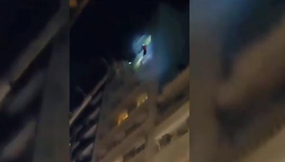 Francisco Duarte fue rescatado desde el piso 11 tras incendio en hotel. (Captura: Emergencia BA / Twitter)