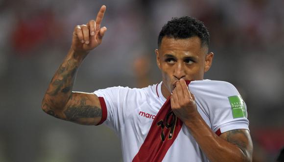 Peru's Yoshimar Yotun celebrates after scoring against Paraguay during their South American qualification football match for the FIFA World Cup Qatar 2022 at the National Stadium in Lima on March 29, 2022. (Photo by ERNESTO BENAVIDES / AFP)