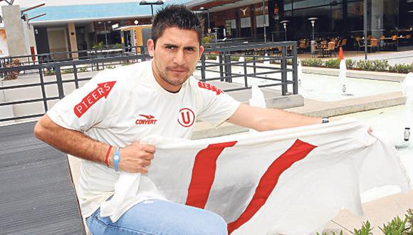 "Topo" Gigena festeja su primer gol con la crema