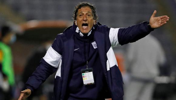 Bajo su mando, Alianza Lima quedó eliminado de la Copa Libertadores, quedando último en su grupo con un solo punto. Luego de seis derrotas consecutivas, Salas fue destituido. (Foto: EFE)