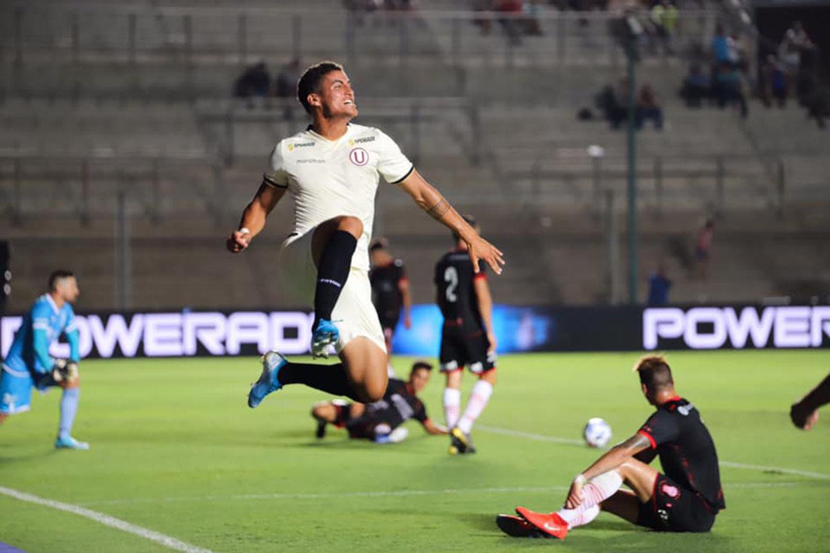 Alexander Succar marcó el segundo gol de Universitario ante Huracán. | Foto: @Universitario