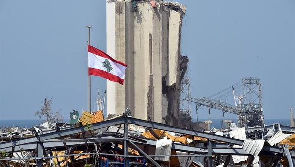 Los integrantes de Topos Chile en Beirut creyeron haber detectado la presencia de una persona con vida entre los escombros dejados por la gigantesca explosión, luego descartaron esa posibilidad. (Foto: EFE/EPA/WAEL HAMZEH)