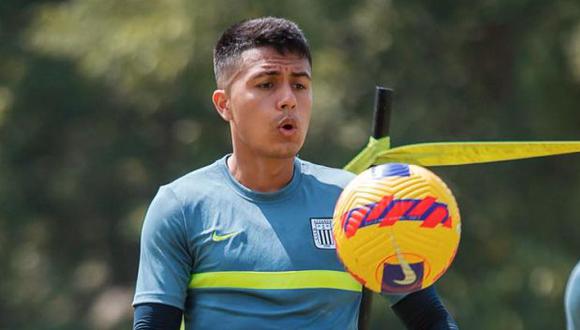 Jairo Concha mostró arrepentimiento por complicar a su equipo en el primer tiempo. (Foto: Alianza Lima)