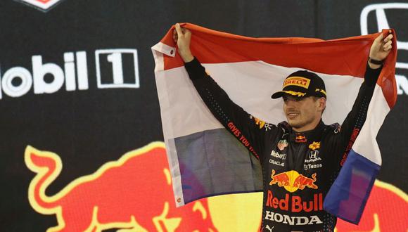 Verstappen se quedó con la carrera en Abu Dhabi tras vencer en un reñido encuentro a Hamilton. Foto: REUTERS/Rula Rouhana