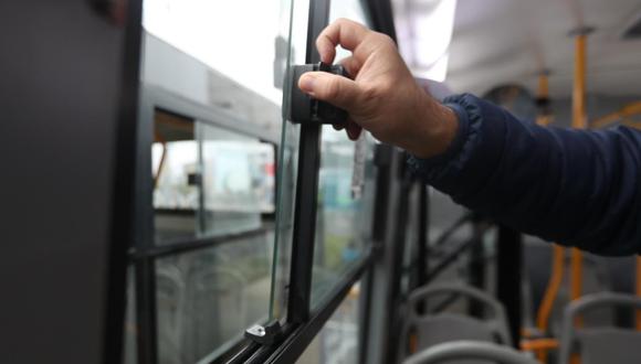 Instalan topes en ventanas de buses para garantizar la ventilación. (Foto: ATU)