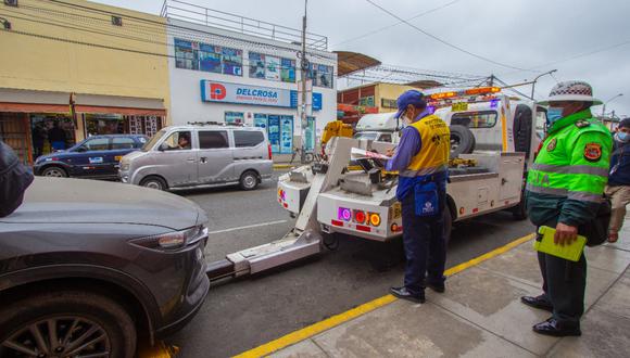 Unos 550 vehículos que estaban abandonados o mal estacionados en el Cercado de Lima fueron llevados al depósito. (Foto: Municipalidad de Lima)