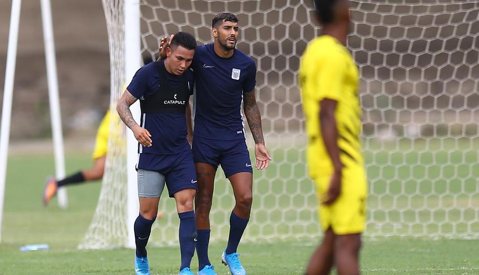 Adrián Balboa festejó con el 'Ratón' el primer tanto. (Foto: Fernando Sangama / GEC)