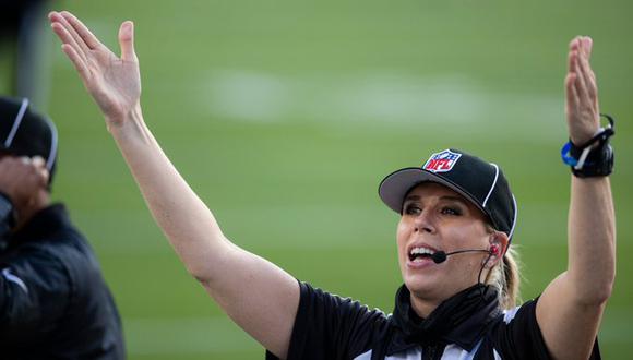 Sarah Thomas se convirtió en la primera jueza permanente en la historia de la NFL en 2015 y cuatro años después en la primera en arbitrar un partido de playoffs. (Foto: Difusión)