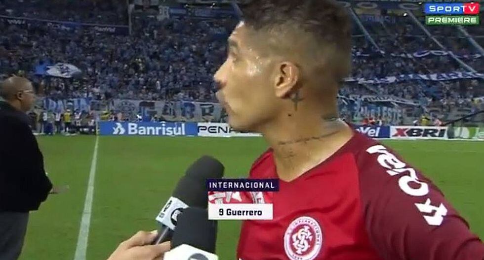 Paolo Guerrero arremete contra defensa de Gremio por fuerte falta | VIDEO