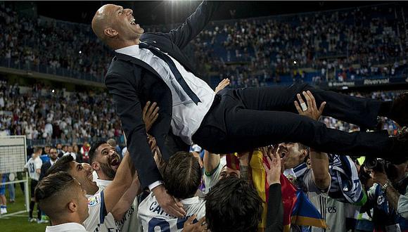 Real Madrid: Zidane fue 'bañado' por jugadores en plena conferencia 