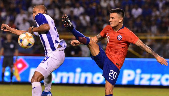 Charles Aranguiz llegó a Santiago y dijo que no deberían jugar ante Perú. (Foto: AFP)