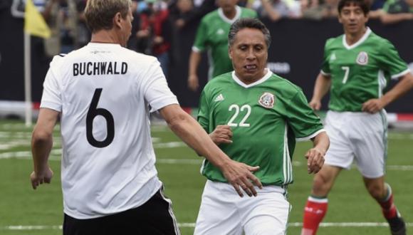 Mexicano Negrete, autor del mejor gol de la Copa Mundial, dio positivo por COVID-19. (Foto: EFE)