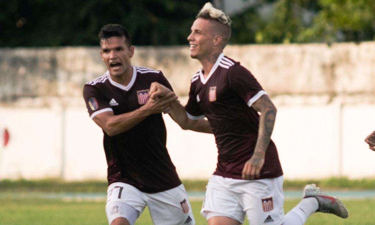El centrocampista de Carabobo, Edson Tortolero, 'calentó' la previa del partido con Universitario por la Copa Libertadores