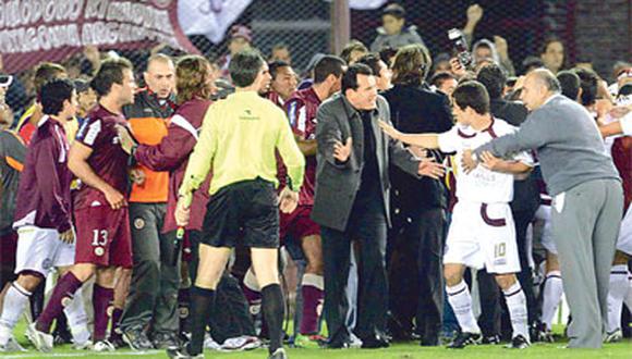 John Galliquio y Raúl Férnández expulsados tras bronca con Lanús