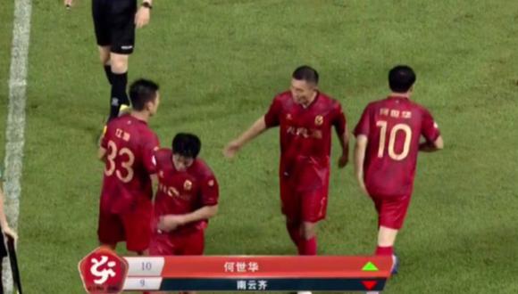 Presidente de la Superliga China ingresó al campo a los 90 minutos. (Captura: Twitter)