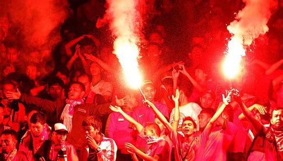 Indonesia suspende su liga por la muerte de hincha tras brutal golpiza