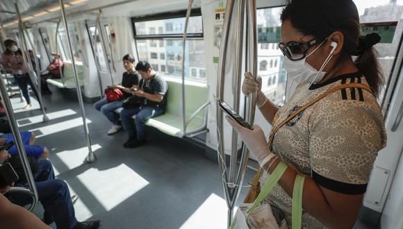 Los pasajeros de la Línea 1 del Metro de Lima deben mantener la distancia para evitar contagios de COVID-19. (GEC)