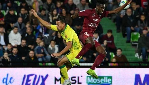 Cristian Benavente y el fuerte choque en la cabeza que lo obligó a dejar el duelo Nantes vs. Metz | VIDEO
