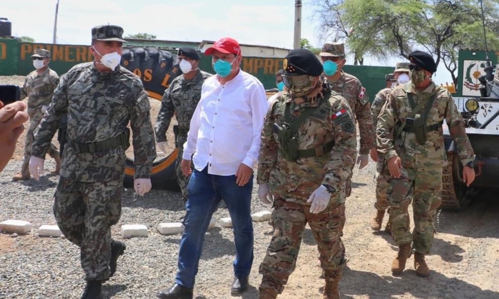 Jefe de Comando Conjunto desplegó desde el cuartel de Poechos, en Piura, todo el arsenal militar hacia las fronteras de El Alamor (Perú) con Zapotillo (Ecuador) y Suyo (Perú) con Macará (Ecuador). | Foto: Comando Conjunto Perú/Twitter