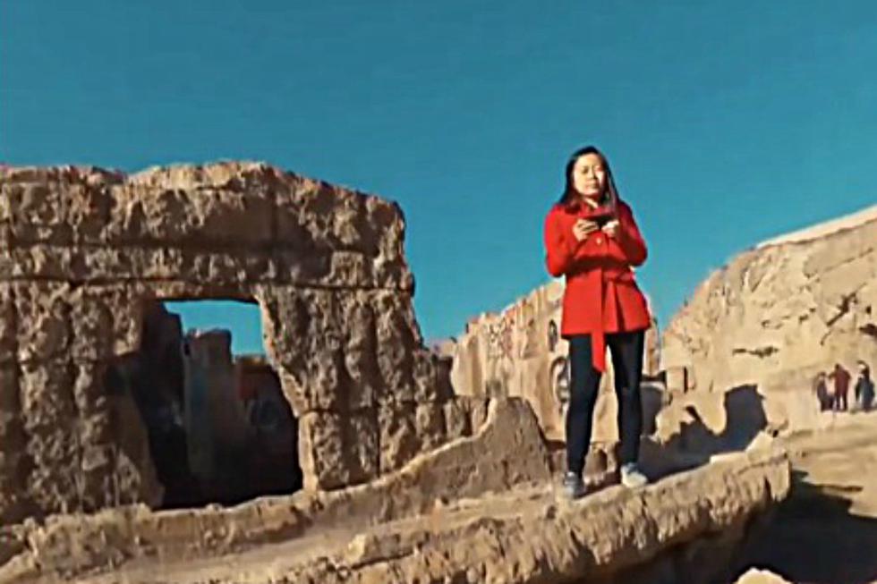 Se viralizó en Facebook el truco de una joven que demostró que no es necesario contar con un drone para realizar tomas espectaculares. (Foto: Captura)