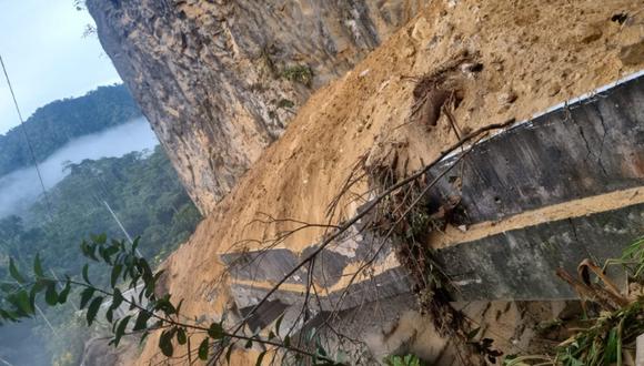 Carretera Tarapoto - Yurimaguas presenta deslizamiento de tierra y rocas en el sector “el paredón”. (Foto: PNP Carreteras)