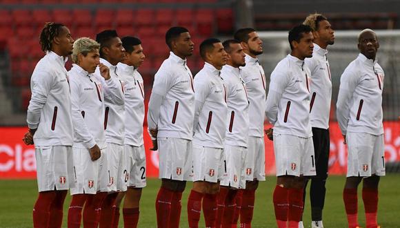 Perú enfrenta a Chile en el Nacional de Santiago por las Eliminatorias rumbo a Qatar 2022. (Foto: EFE)