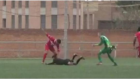 YouTube: brutal agresión de un futbolista a un árbitro de 18 años [VIDEO]