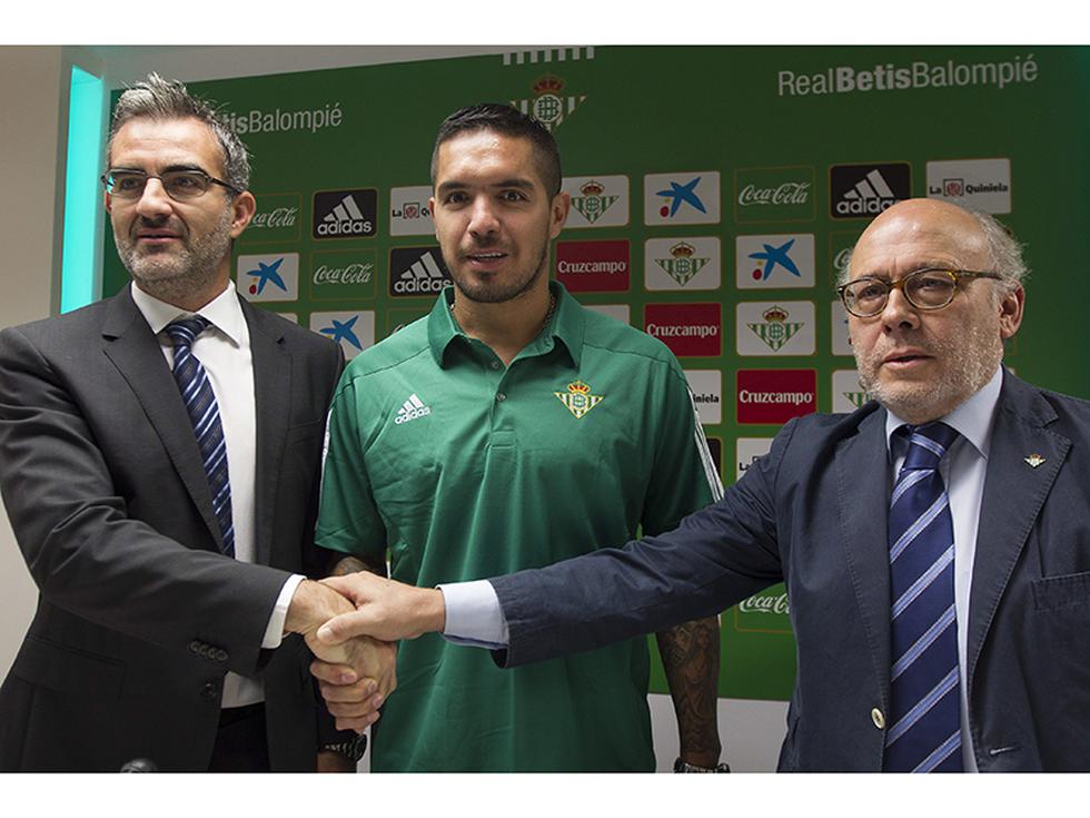 Así fue la presentación de Juan Vargas en el Real Betis [GALERÍA]