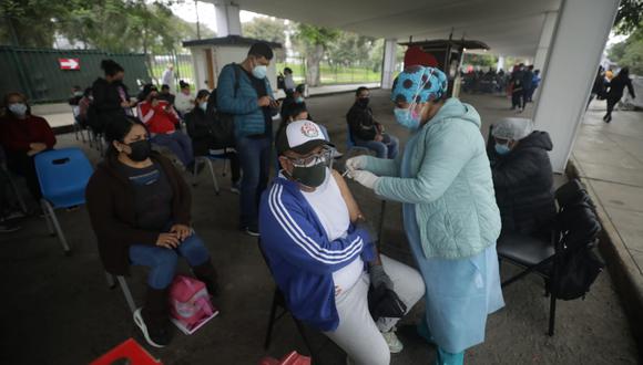Cuarta vacunatón finalizará este domingo a las 7 p.m. tras 60 horas de vacunación continúas en Lima y Callao. Foto: Britanie Arroyo/@photo.gec