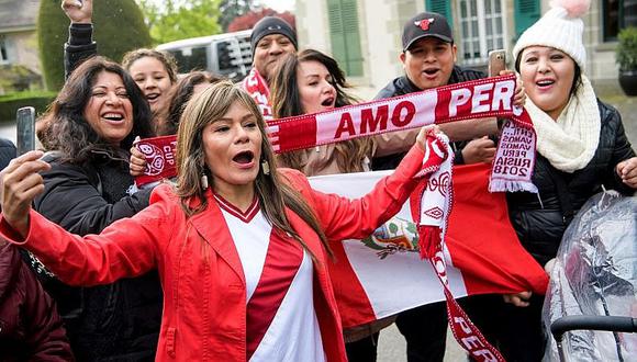 Paolo Guerrero: hinchas cantan Himno Nacional en las afueras del TAS