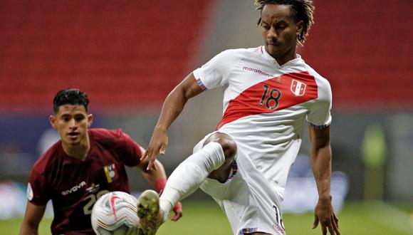 André Carrillo es uno de los jugadores con mejor rendimiento en el proceso a Qatar 2022. (Foto: AFP)