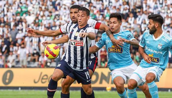 Hubo un minuto de silencia ante de comenzar el Alianza Lima y Sporting Cristal. (Foto: Liga de Fútbol Profesional)