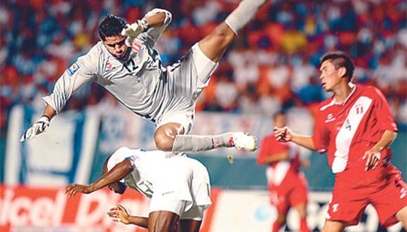 La selección peruana sorprendió a Honduras y lo venció 2-1. Fue la noche de despedida de "Chemo" Del Solar