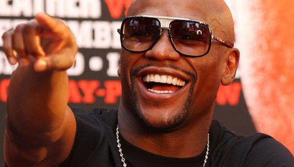 Floyd Mayweather en su cama junto a cuatro mujeres [FOTO]