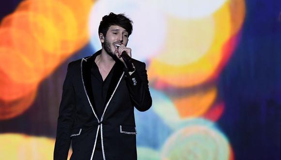 El cantautor colombiano Sebastián Yatra vuelve a la conducción de una premiación. (Foto: AFP)