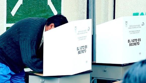 Apenas termina la hora de votos, los miembros de las JRV deben comenzar con el conteo de los votos uno por uno (Foto: CNE)