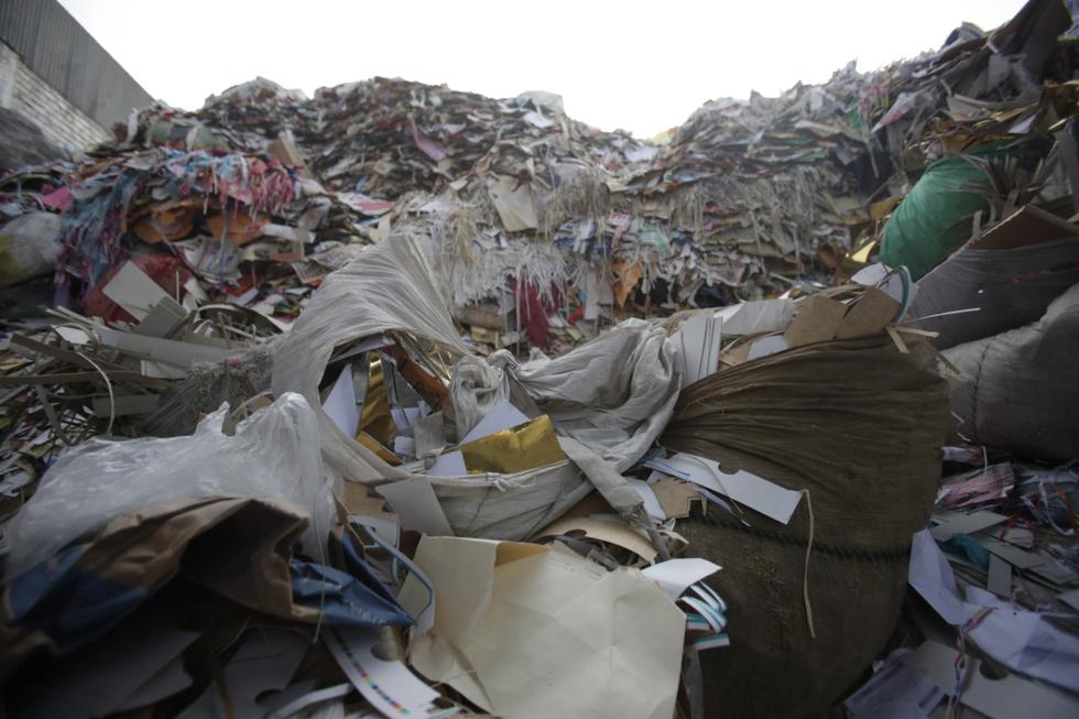 La Municipalidad de Lima intervino un local informal de 1,000 m2, donde se almacenaban aproximadamente 50 toneladas de chatarra y material reciclado de manera informal ubicado en la Av. República de Ecuador 401, en Cercado. (Foto: Renzo Salazar/GEC)