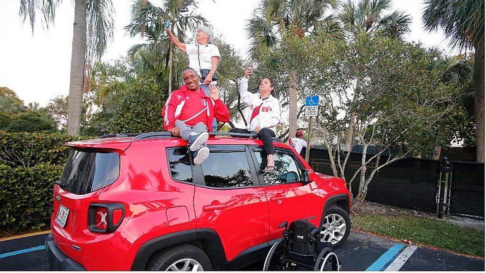 Selección peruana: Hinchas realizan banderazo en Miami